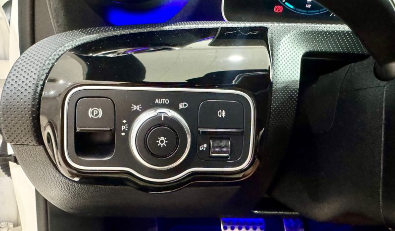 Mercedes Benz / A  180 lleno