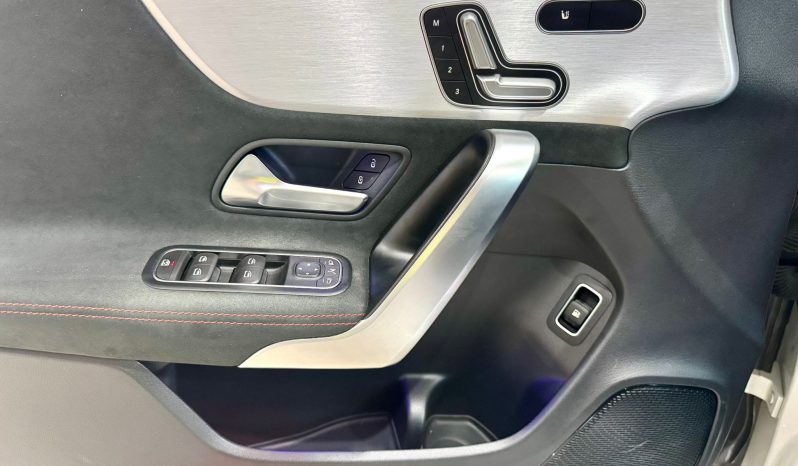 Mercedes Benz / CLA  250e lleno