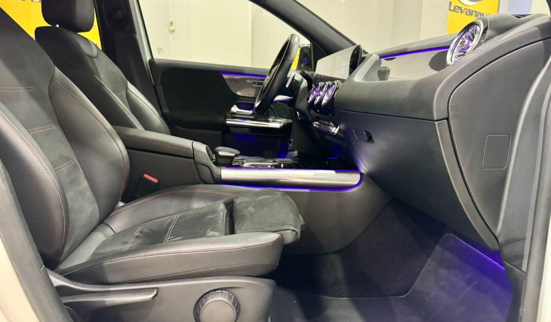 Mercedes Benz / GLA 200d lleno