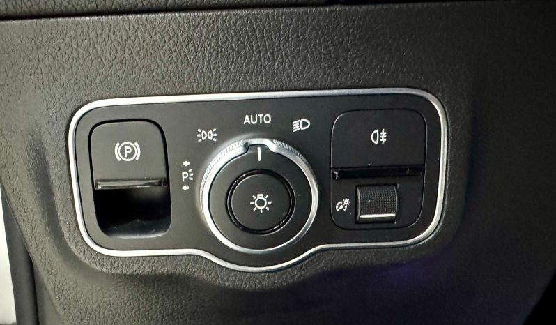 Mercedes Benz / GLA 200d lleno
