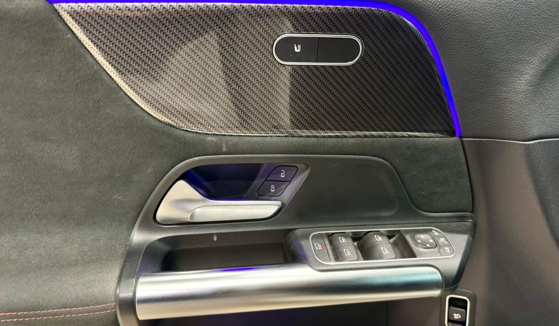 Mercedes Benz / GLA 200d lleno