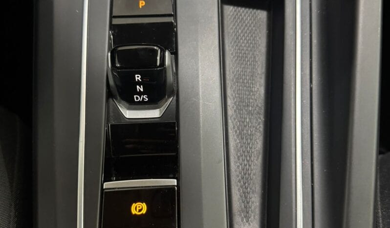 Volkswagen / Golf  eTSI DSG lleno