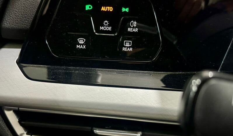 Volkswagen / Golf  eTSI DSG lleno