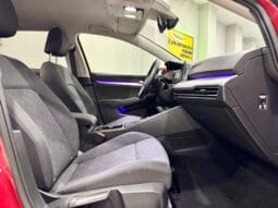 Volkswagen / Golf  Variant eTSI DSG lleno