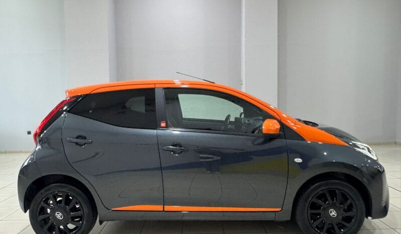 Toyota / Aygo X-City JBL lleno
