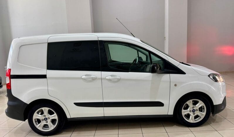 Ford / Courier Kombi lleno
