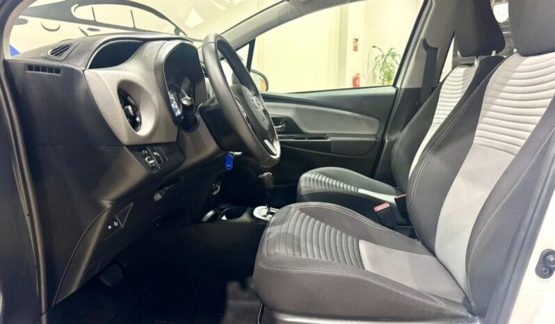Toyota / Yaris Hybrid 100H lleno