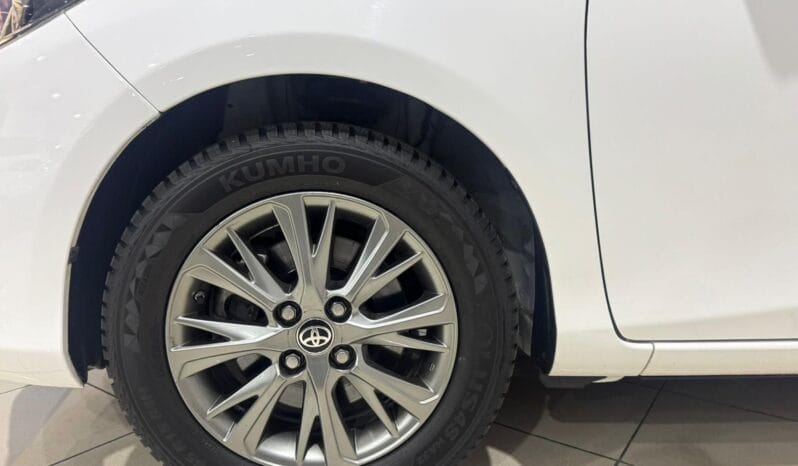 Toyota / Yaris Hybrid 100H lleno