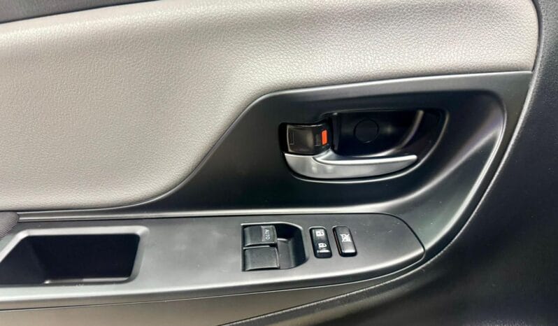 Toyota / Yaris Hybrid 100H lleno